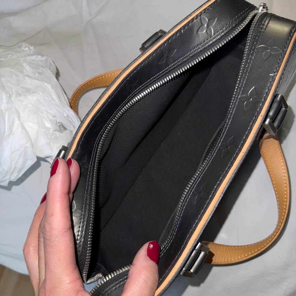 Louis Vuitton Mat Shelton in Gray Monogram Glace - Picture 15 of 16